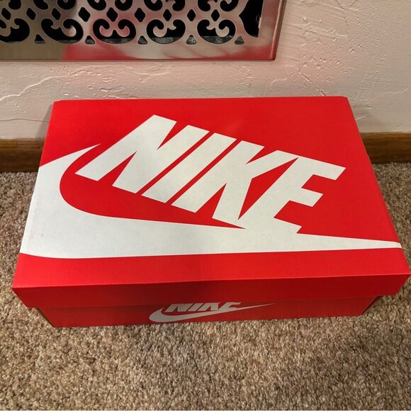 Athletic_Shoes